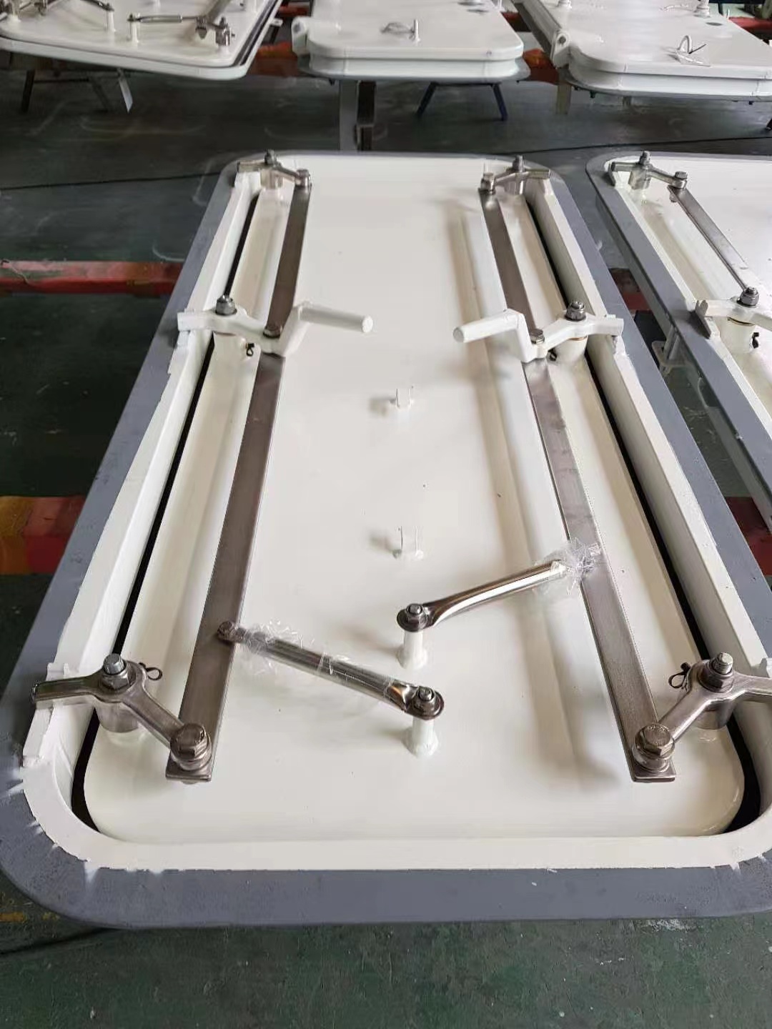 double linkage door